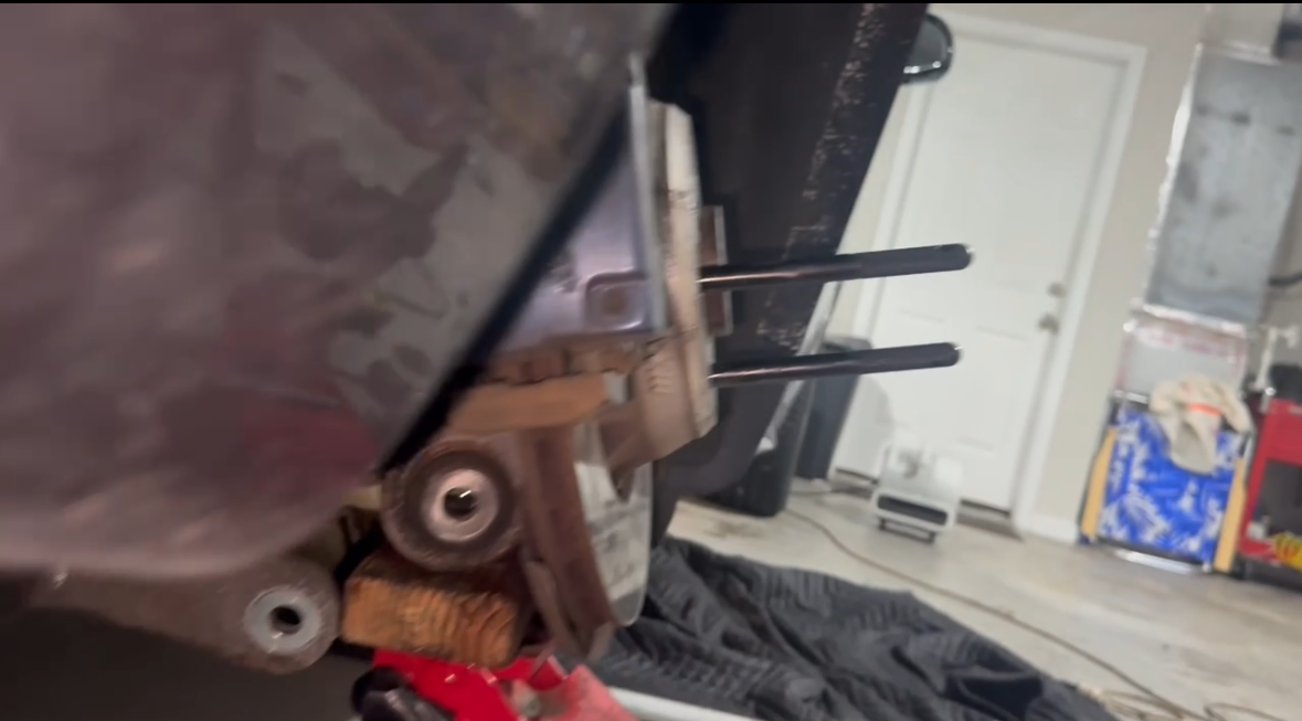 Axle shaft position relative to diff